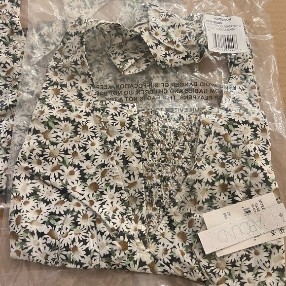 Abound Daisy Halter Top Women's Size 2X Black White Floral NWT - Picture 3 of 3